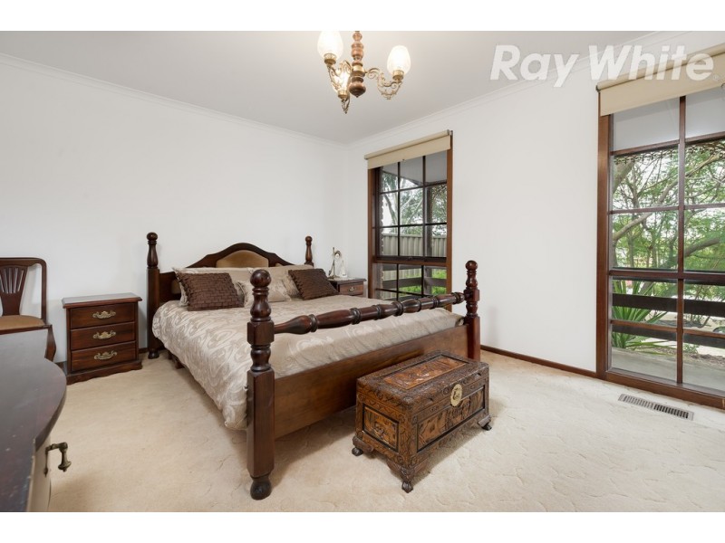 12 McLaughlin Crescent, Mill Park VIC 3082