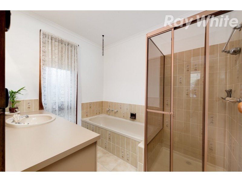 12 McLaughlin Crescent, Mill Park VIC 3082