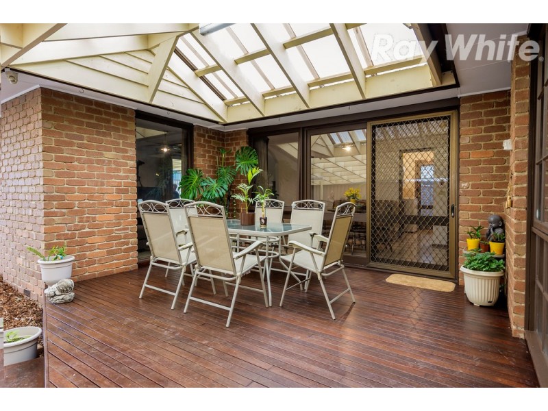 12 McLaughlin Crescent, Mill Park VIC 3082