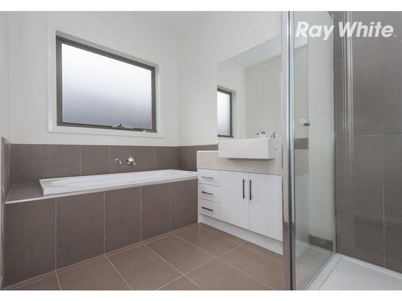 3 Estuary Court, Doreen VIC 3754