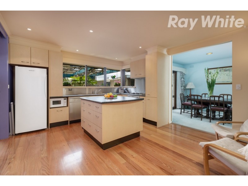 8 Lennox Crescent, Bundoora VIC 3083