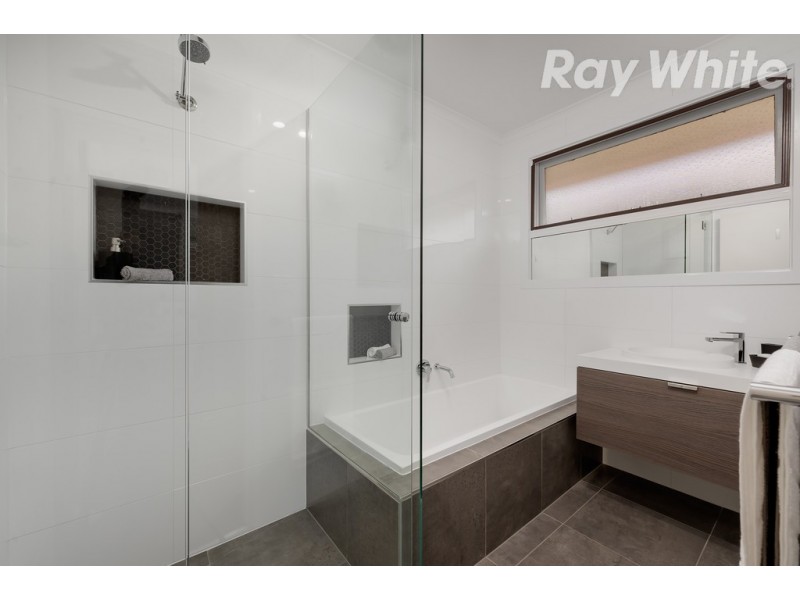 8 Lennox Crescent, Bundoora VIC 3083