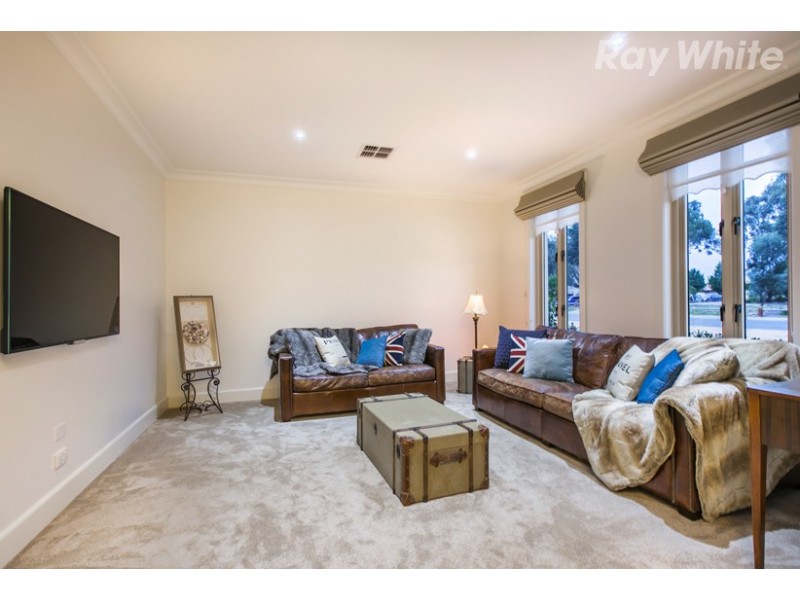 3 Triandra Drive, South Morang VIC 3752