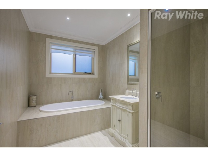 3 Triandra Drive, South Morang VIC 3752