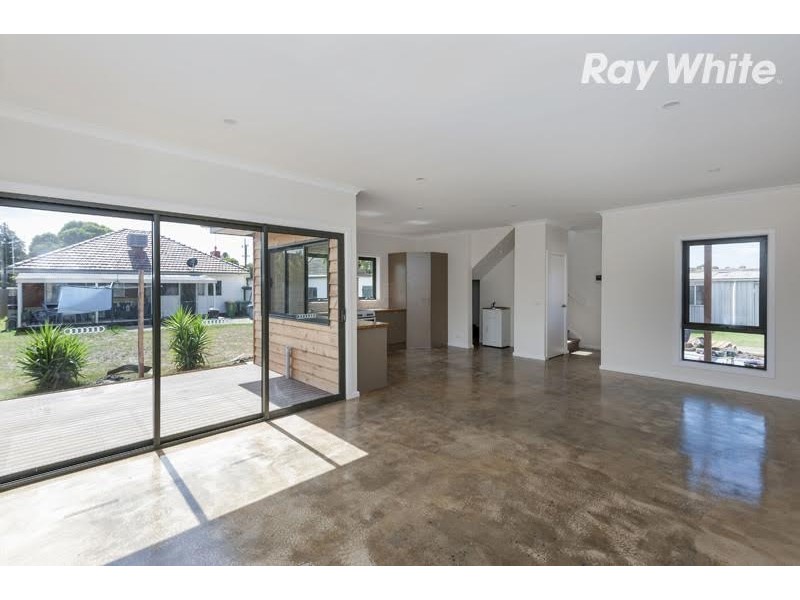 10A Burns Grove, Kingsbury VIC 3083