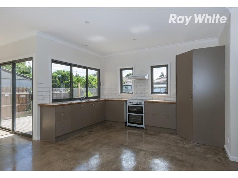 10A Burns Grove, Kingsbury VIC 3083