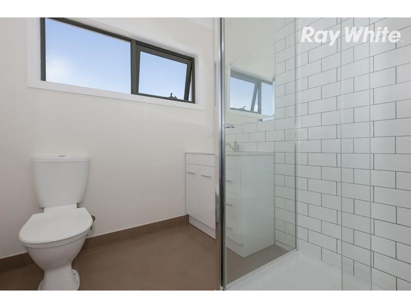 10A Burns Grove, Kingsbury VIC 3083