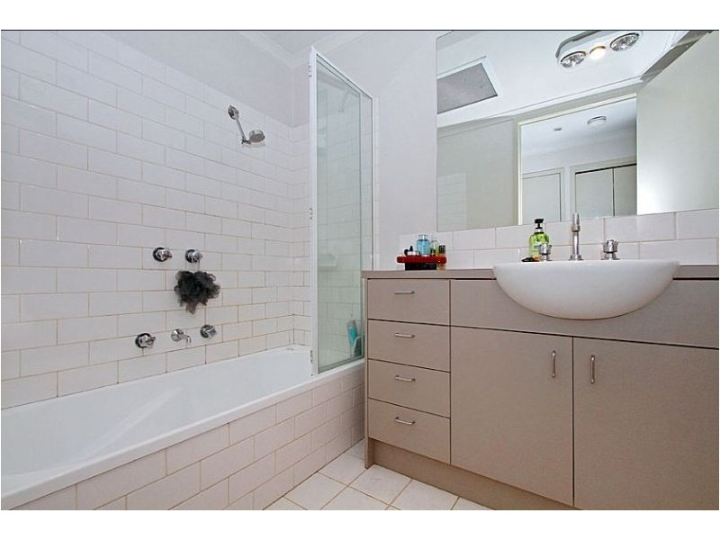 18/70 Grange Boulevard, Bundoora VIC 3083