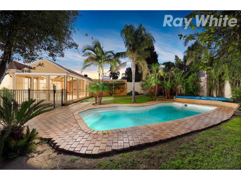 52 Centenary Drive, Mill Park VIC 3082