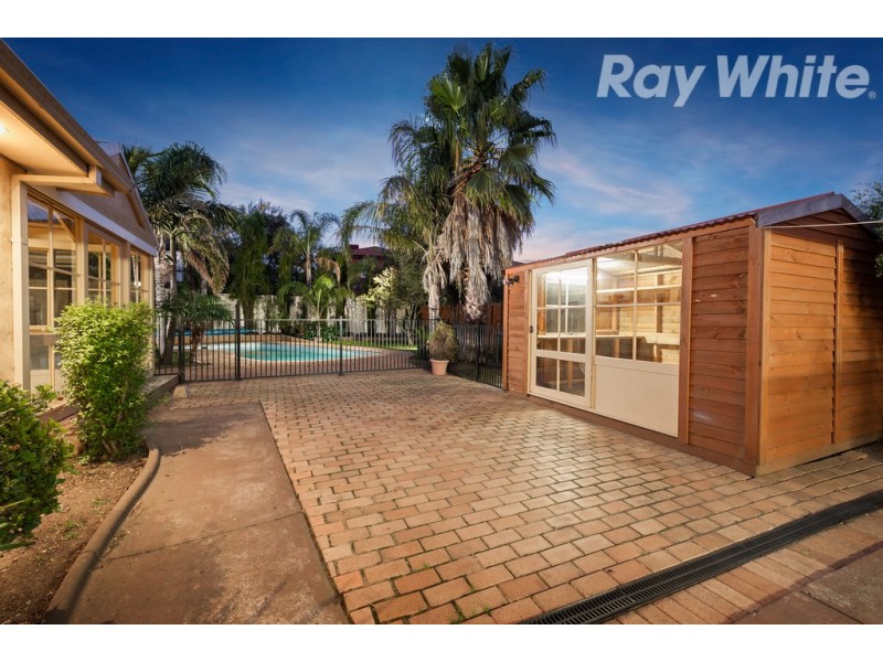 52 Centenary Drive, Mill Park VIC 3082