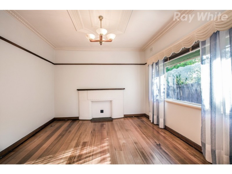 24 Southernhay Street, Reservoir VIC 3073