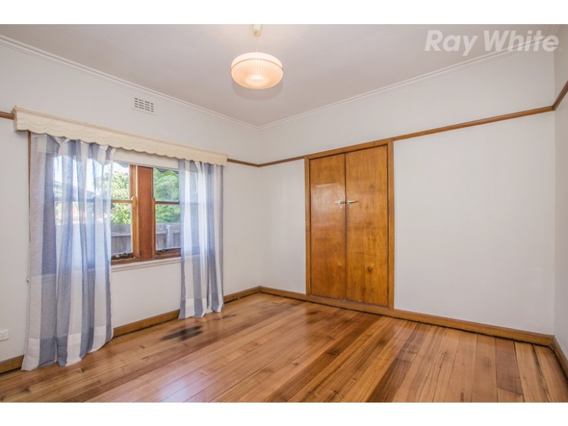 24 Southernhay Street, Reservoir VIC 3073