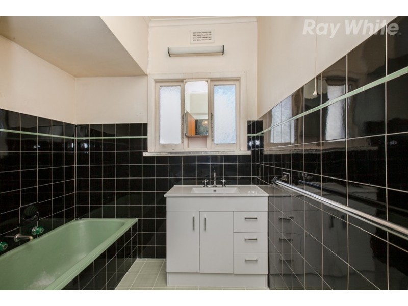 24 Southernhay Street, Reservoir VIC 3073