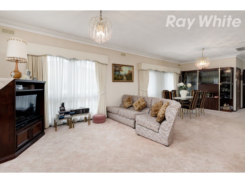 77 San Remo Drive, Avondale Heights VIC 3034