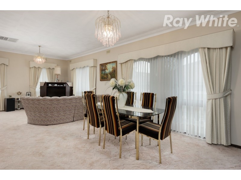 77 San Remo Drive, Avondale Heights VIC 3034