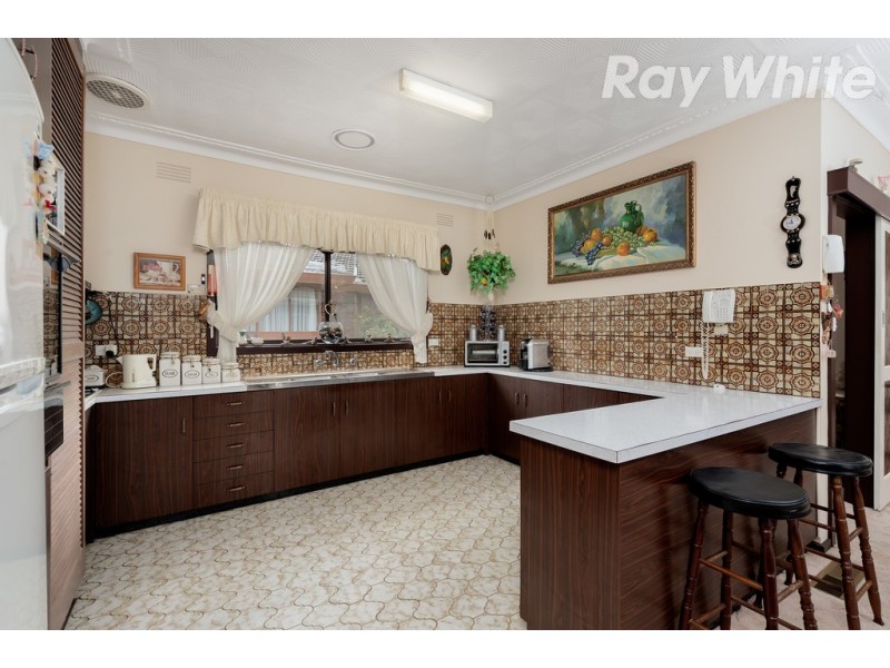 77 San Remo Drive, Avondale Heights VIC 3034
