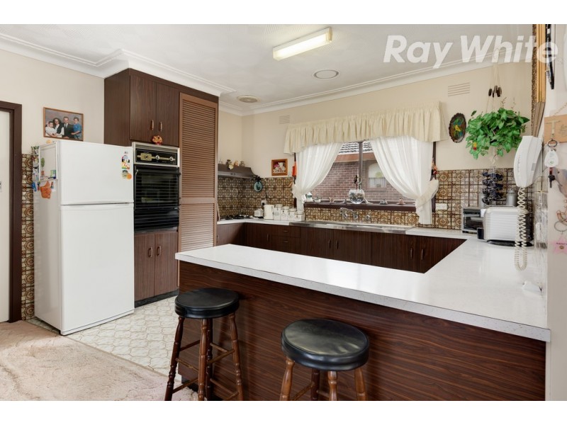 77 San Remo Drive, Avondale Heights VIC 3034