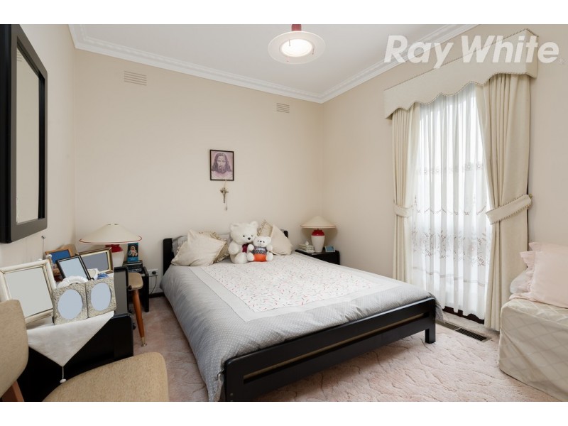 77 San Remo Drive, Avondale Heights VIC 3034