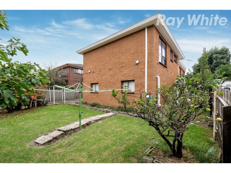 77 San Remo Drive, Avondale Heights VIC 3034