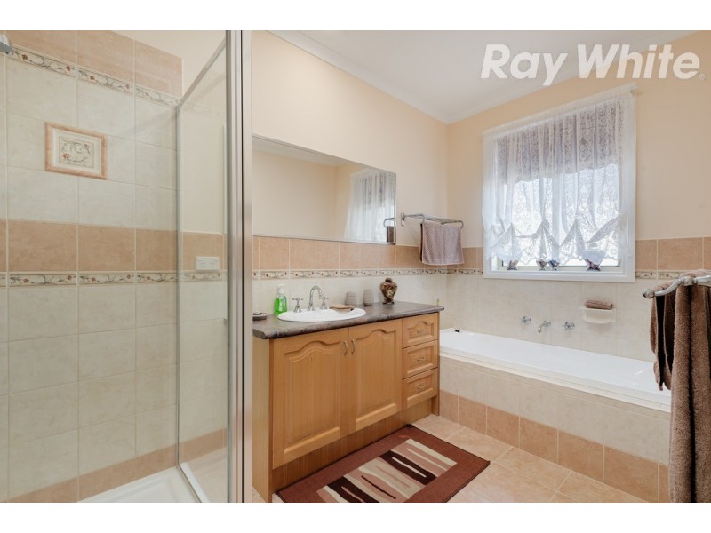 23 Lazar Grove, South Morang VIC 3752