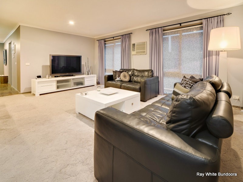 17 Grevillia Drive, Mill Park VIC 3082