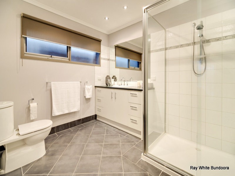 17 Grevillia Drive, Mill Park VIC 3082