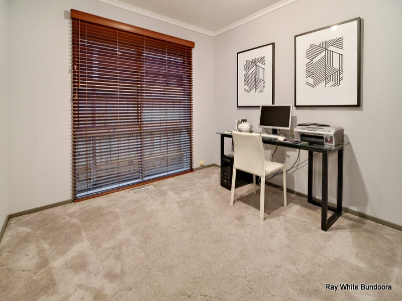 17 Grevillia Drive, Mill Park VIC 3082