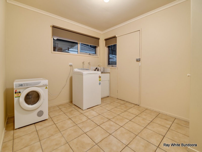 17 Grevillia Drive, Mill Park VIC 3082