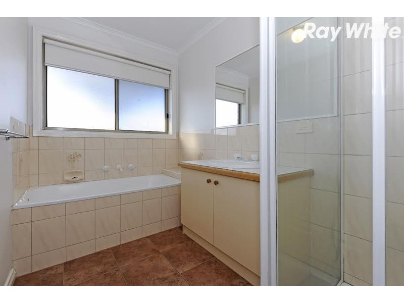 1/33 Allwyn Crescent, Mill Park VIC 3082