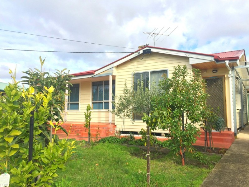 5 Wimmera Avenue, Reservoir VIC 3073