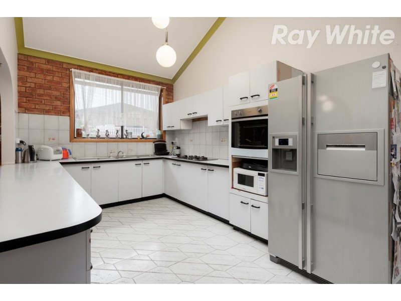 24 Dakota Drive, Thomastown VIC 3074