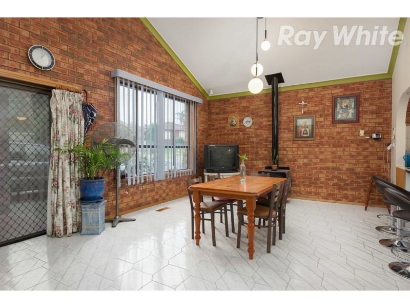 24 Dakota Drive, Thomastown VIC 3074