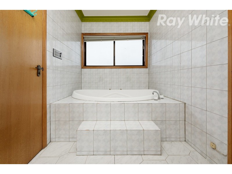 24 Dakota Drive, Thomastown VIC 3074