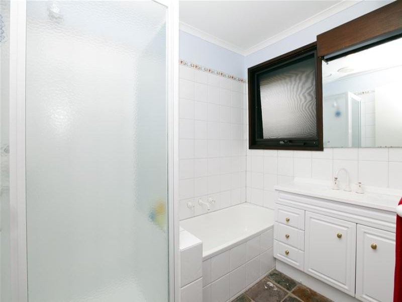 1 Bernborough Place, Mill Park VIC 3082