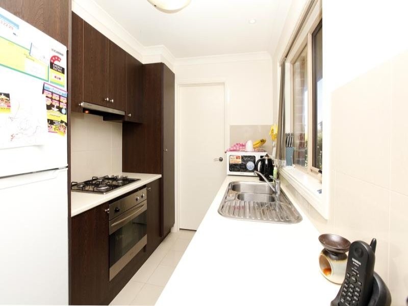 2/15 Chenies Street, Reservoir VIC 3073