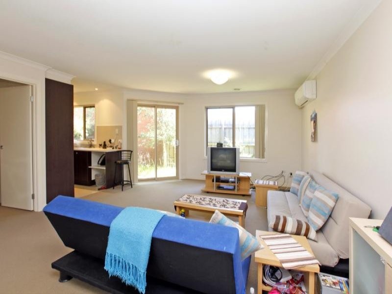 2/15 Chenies Street, Reservoir VIC 3073