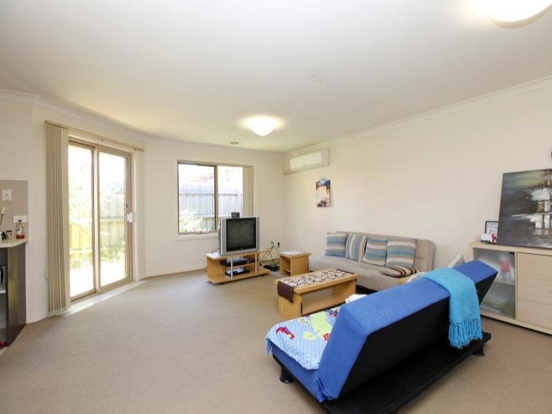 2/15 Chenies Street, Reservoir VIC 3073