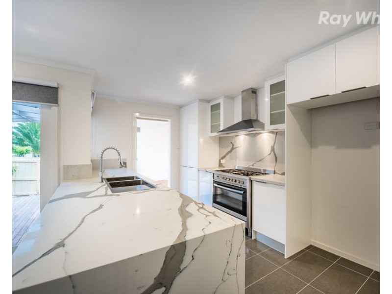 42 Blackman Avenue, Mill Park VIC 3082