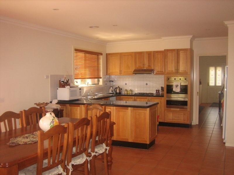 2 Pretty Valley Grove, South Morang VIC 3752