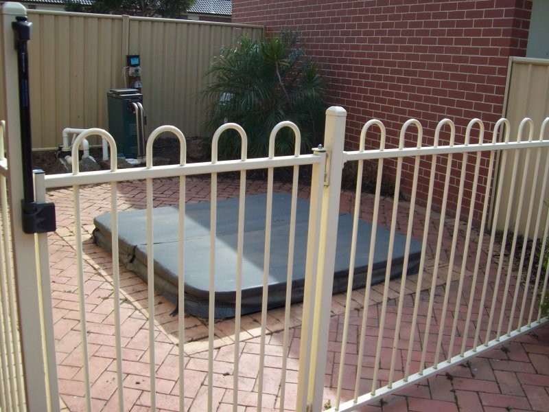 2 Inglewood Court, Mill Park VIC 3082