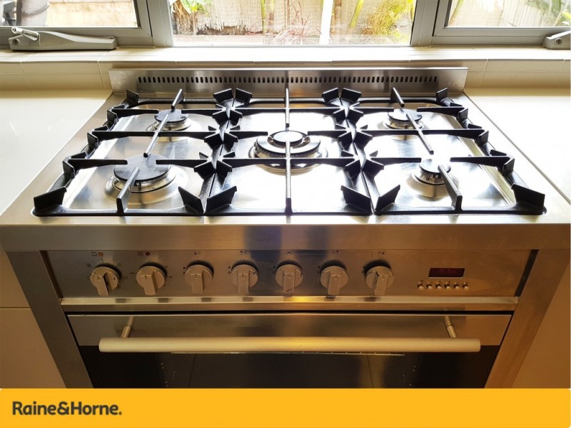 8 Rockley Avenue, Baulkham Hills NSW 2153