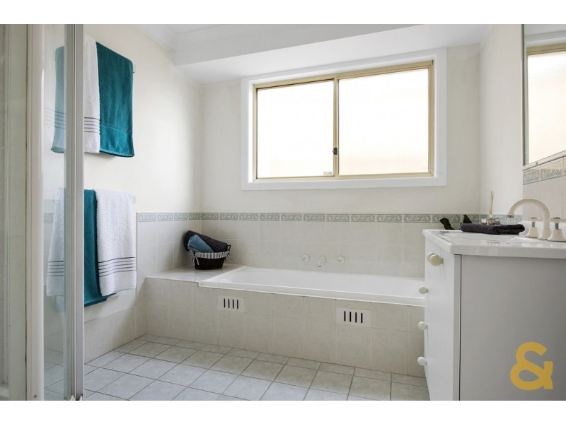 4 Crestview Drive, Glenwood NSW 2768