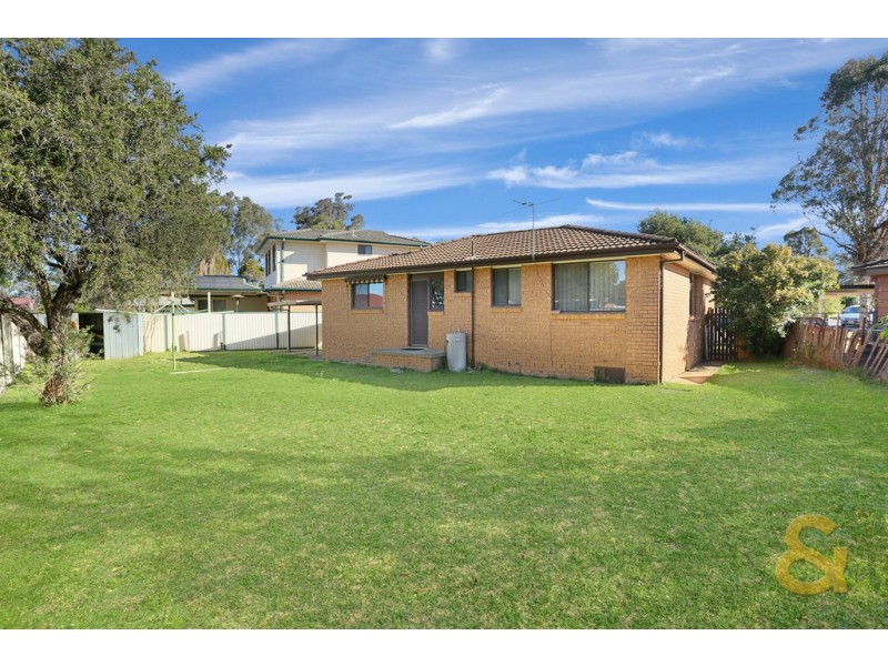 19 BARNFIELD PLACE, Dean Park NSW 2761