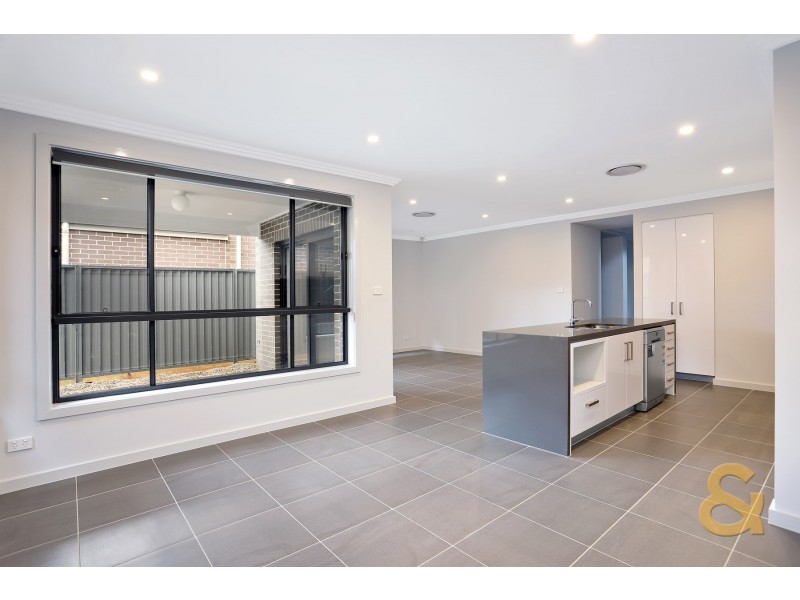 8 Tyla Crescent, Quakers Hill NSW 2763