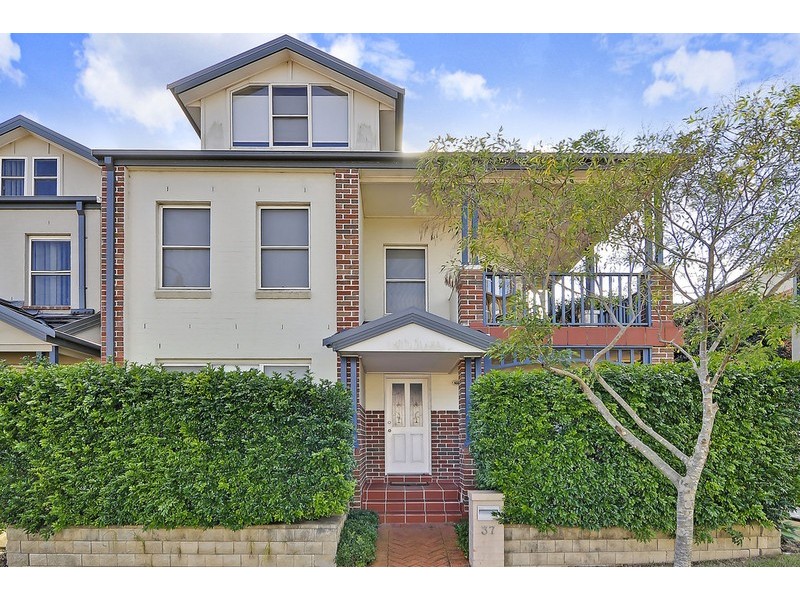 37 Hunterford Crescent, Oatlands NSW 2117