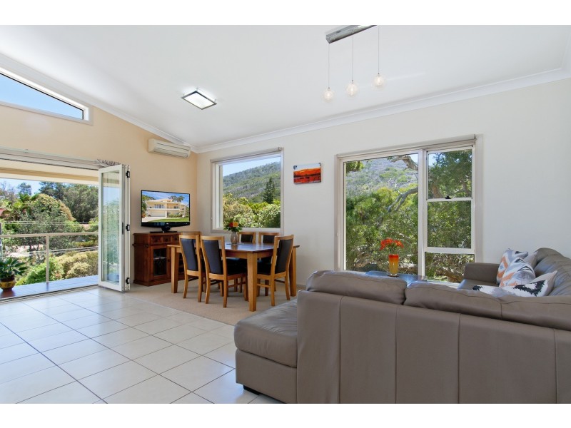 12 Home Street, Hat Head NSW 2440