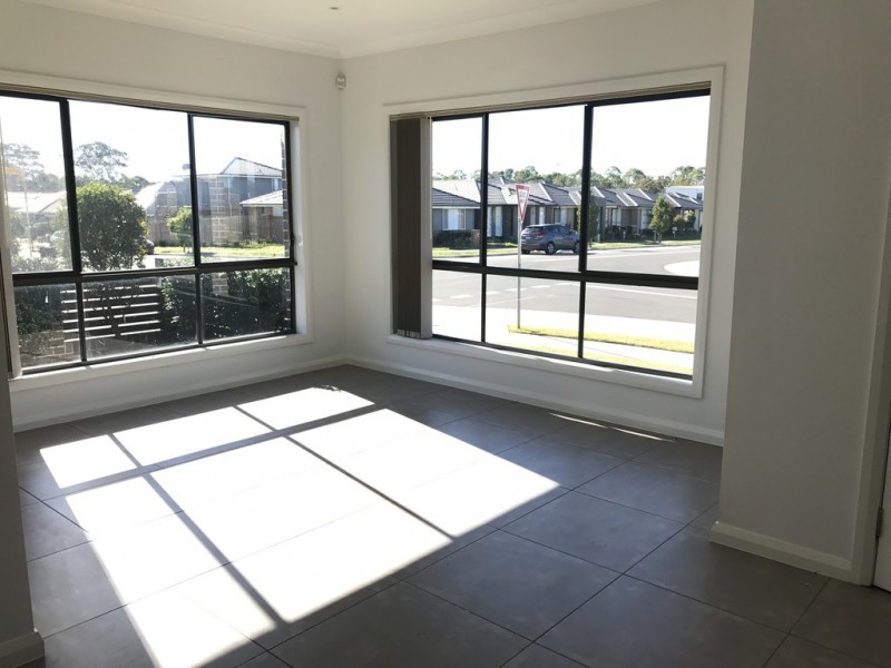 1 Darug Avenue, Glenmore Park NSW 2745