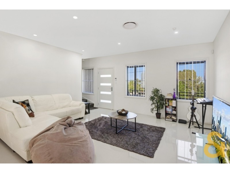 2/1a Anderson Road, Northmead NSW 2152