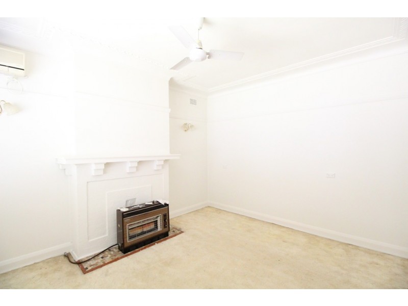 11 Payten Avenue, Roselands NSW 2196