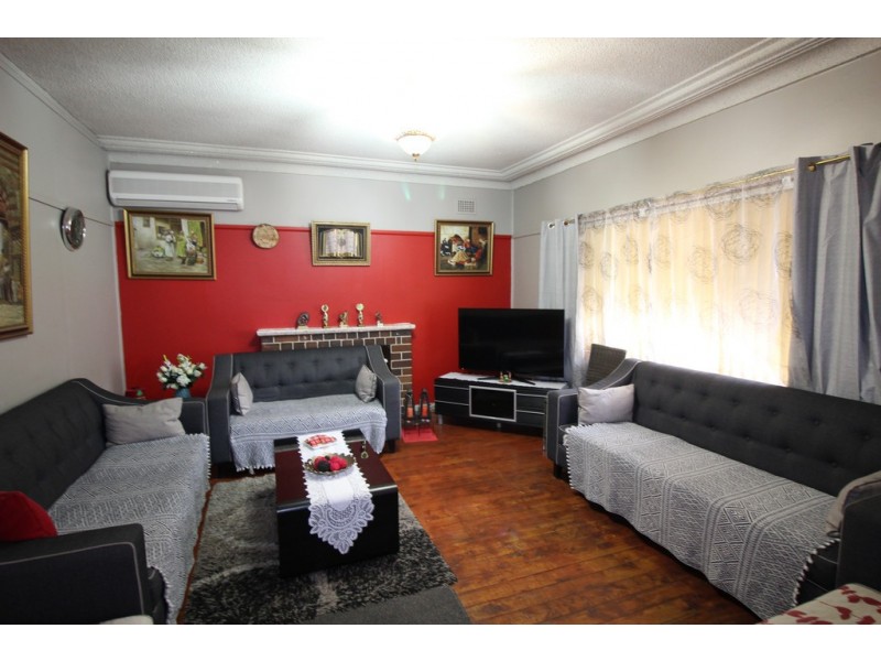 1 Rawson Road, Greenacre NSW 2190